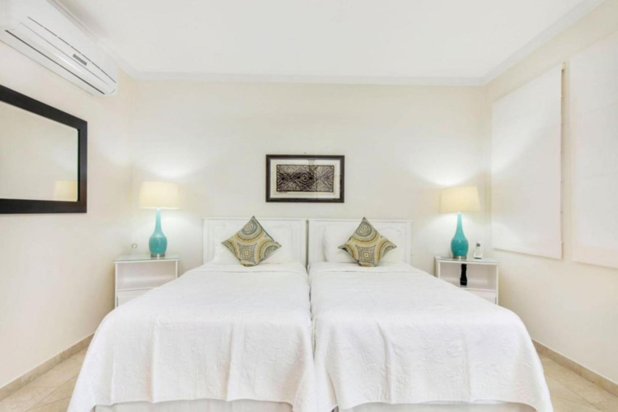 Sapphire Beach Condos Christ Church Phòng bức ảnh